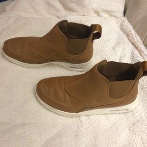 Women’s Nike shoes